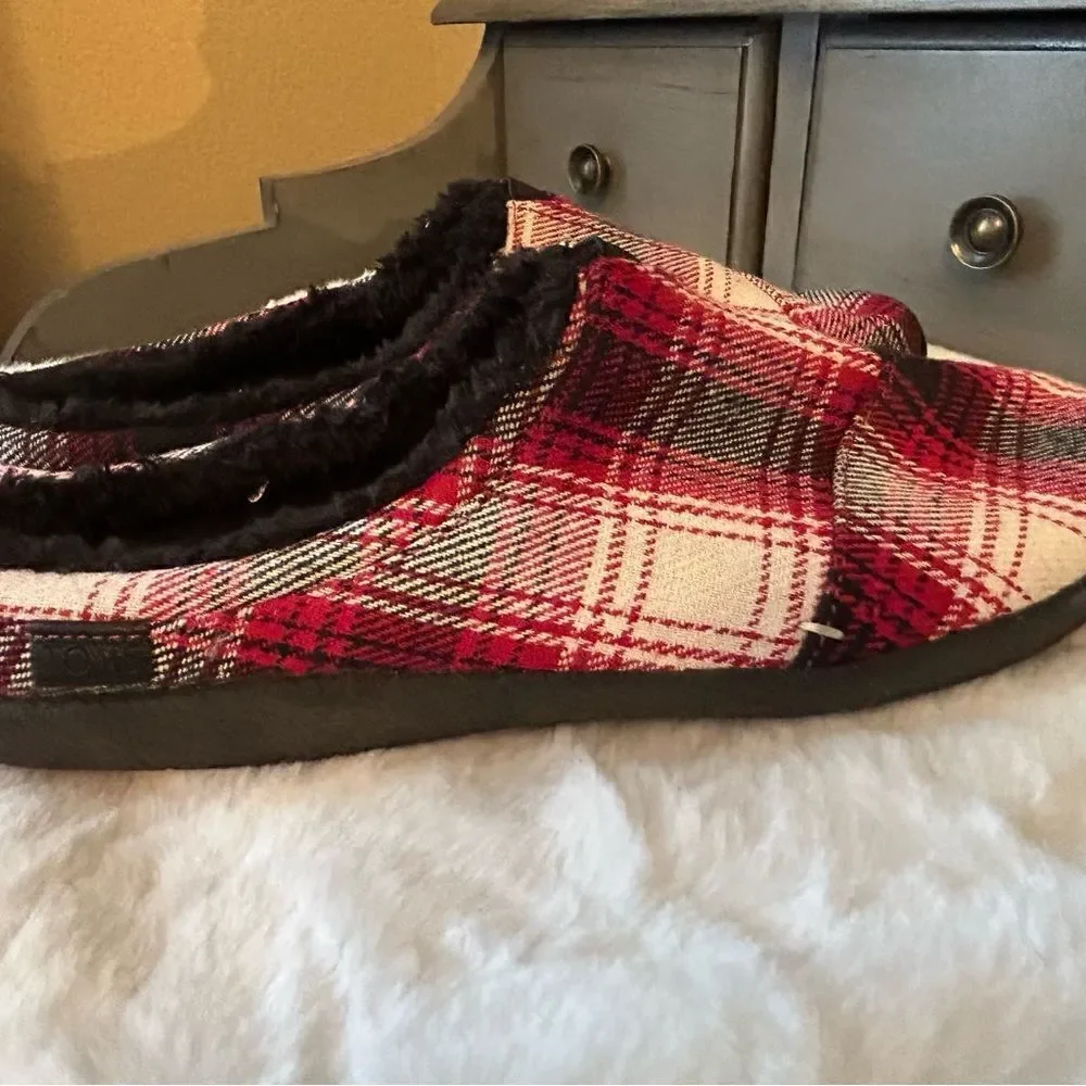 ‎Tom’s plaid men’s slippers size 11 NWOT